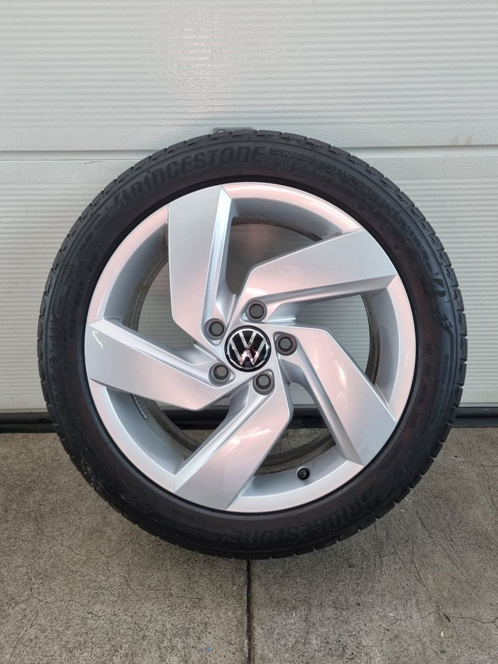 Volkswagen Pneumatici & Ruote complete: VW Golf 8 GTI Sommerräder – Usato da Kirchdorf AG venduto da Cartastic_AG 4