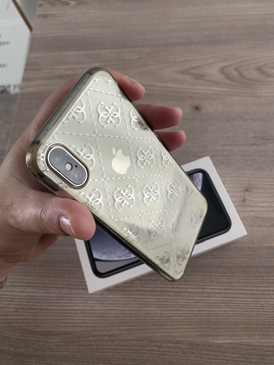 Apple Handys / Smartphones: iPhone X 256GB Silver + étui Guess – Gebraucht aus Delémont von Emi-98 9
