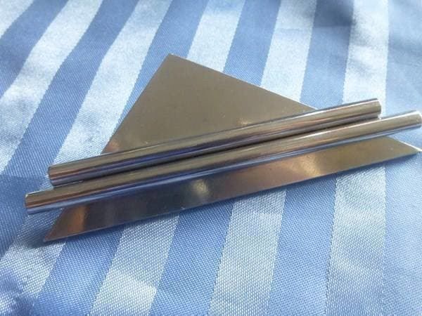 Spille & Fermagli: Brosche Avantgarde Edelstahl – Usato da Hinwil venduto da Glasperlen 2