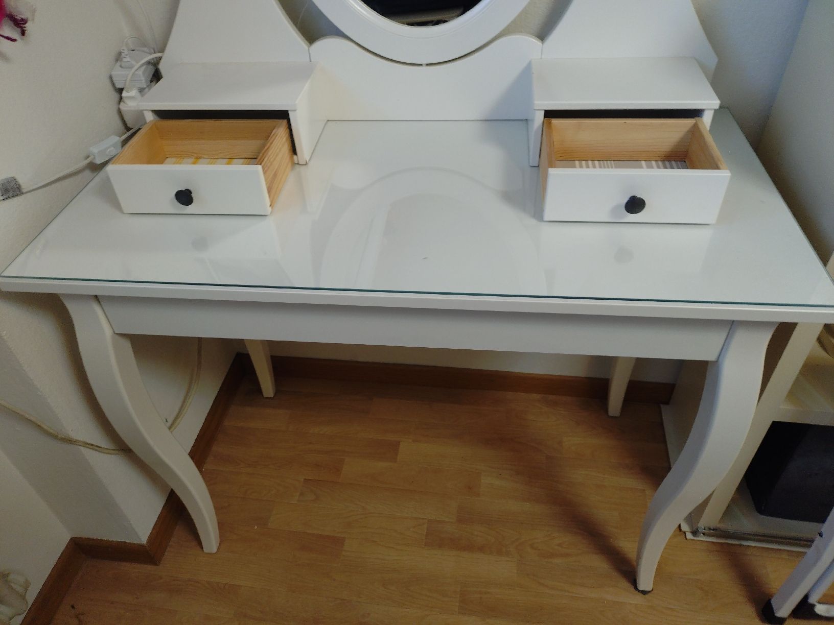 Ikea Tavoli da trucco: Schöner Schminktisch von Ikea – Usato da Bremgarten AG venduto da irmscherastraH 1