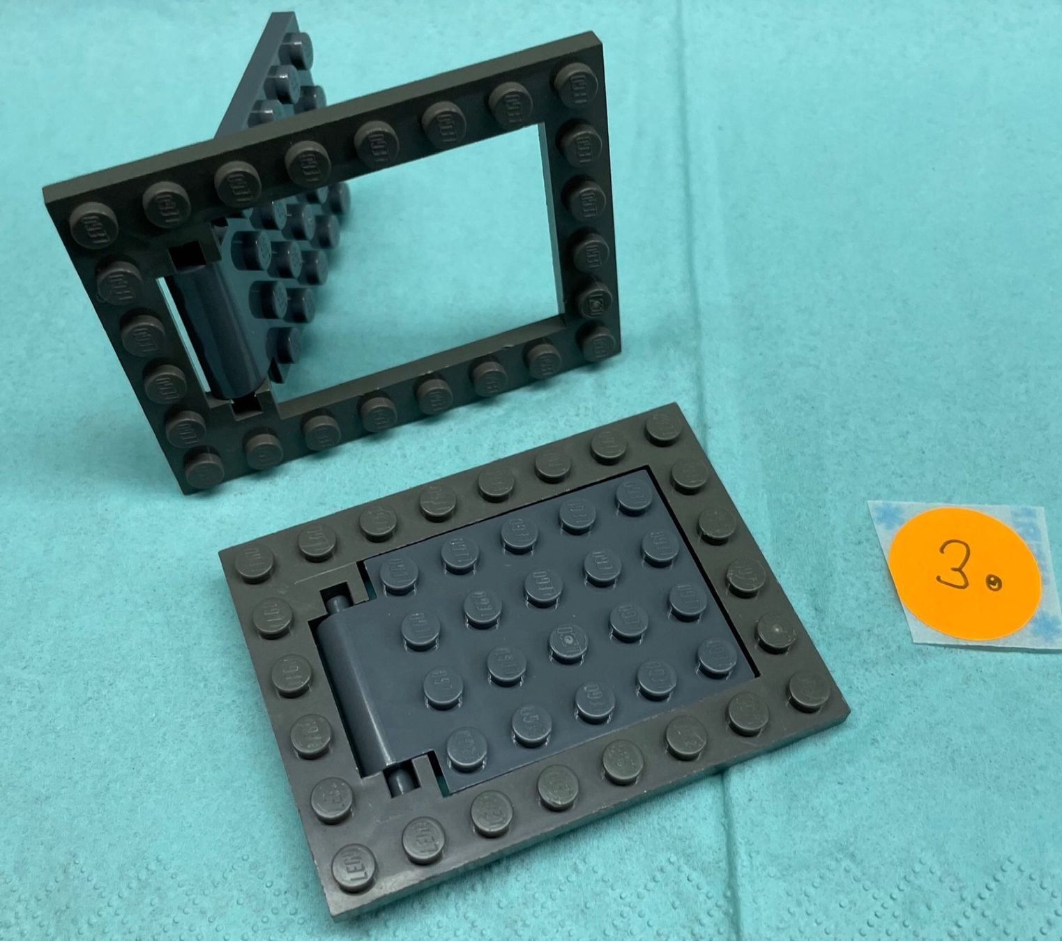 Lego Giocattoli: 2 Lego Falltüren gem. Foto – Usato da Rheinfelden venduto da Gazzi