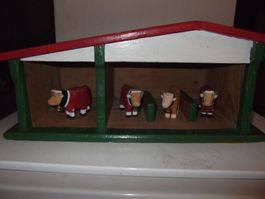 Kuh stall mit 4 kleine Kühe