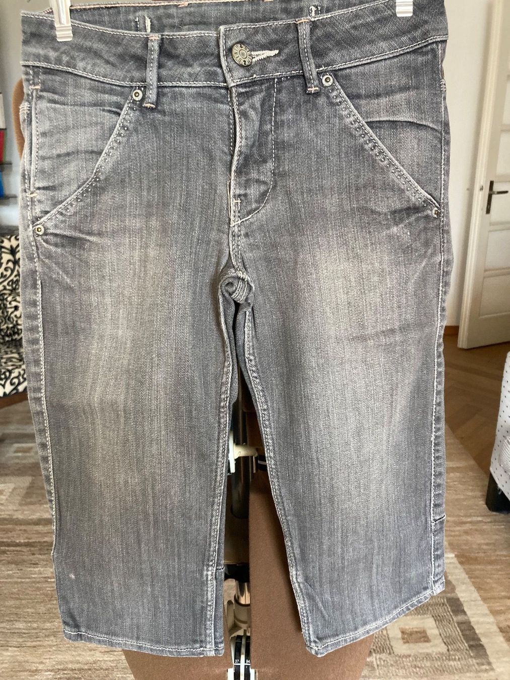 H&M Pantaloni: H&M Bermudas Mädchen Gr. 140, grau – Usato da Meggen venduto da tulipe21