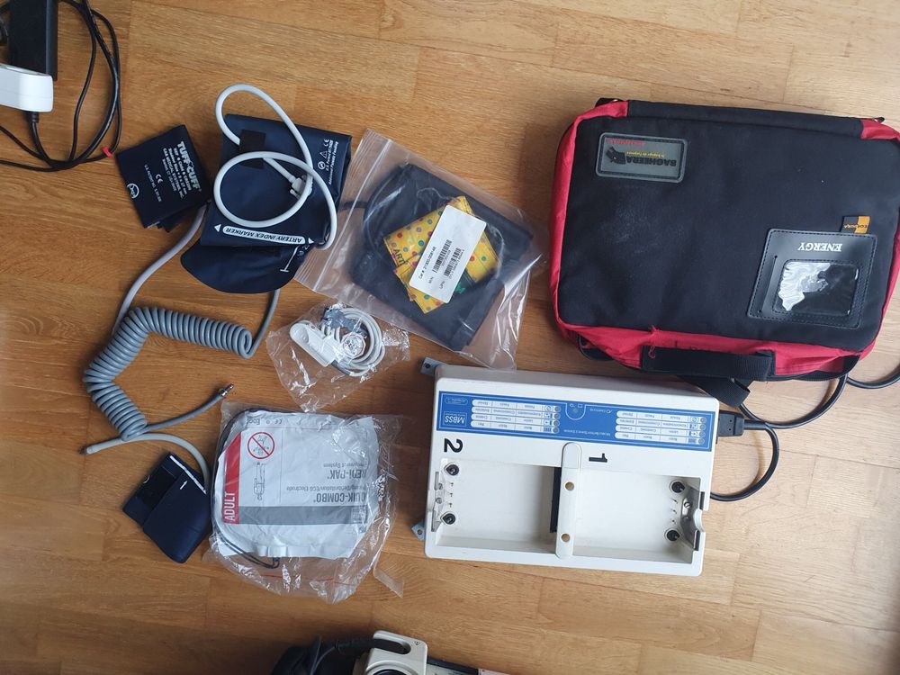 Patientenmonitor / Defibrillator Lifepak 12 Kaufen auf Ricardo