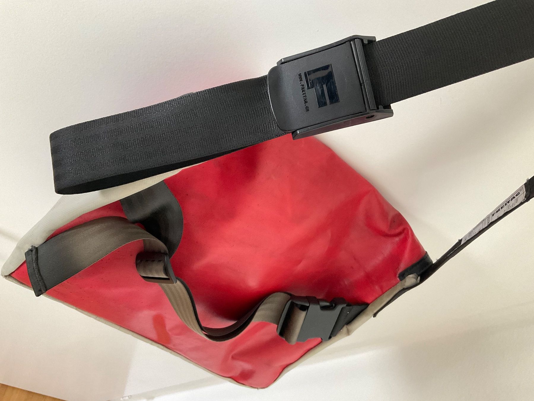 Freitag Taschen: FREITAG MESSENGER TASCHE – Gebraucht aus Zürich von dee_75my 9