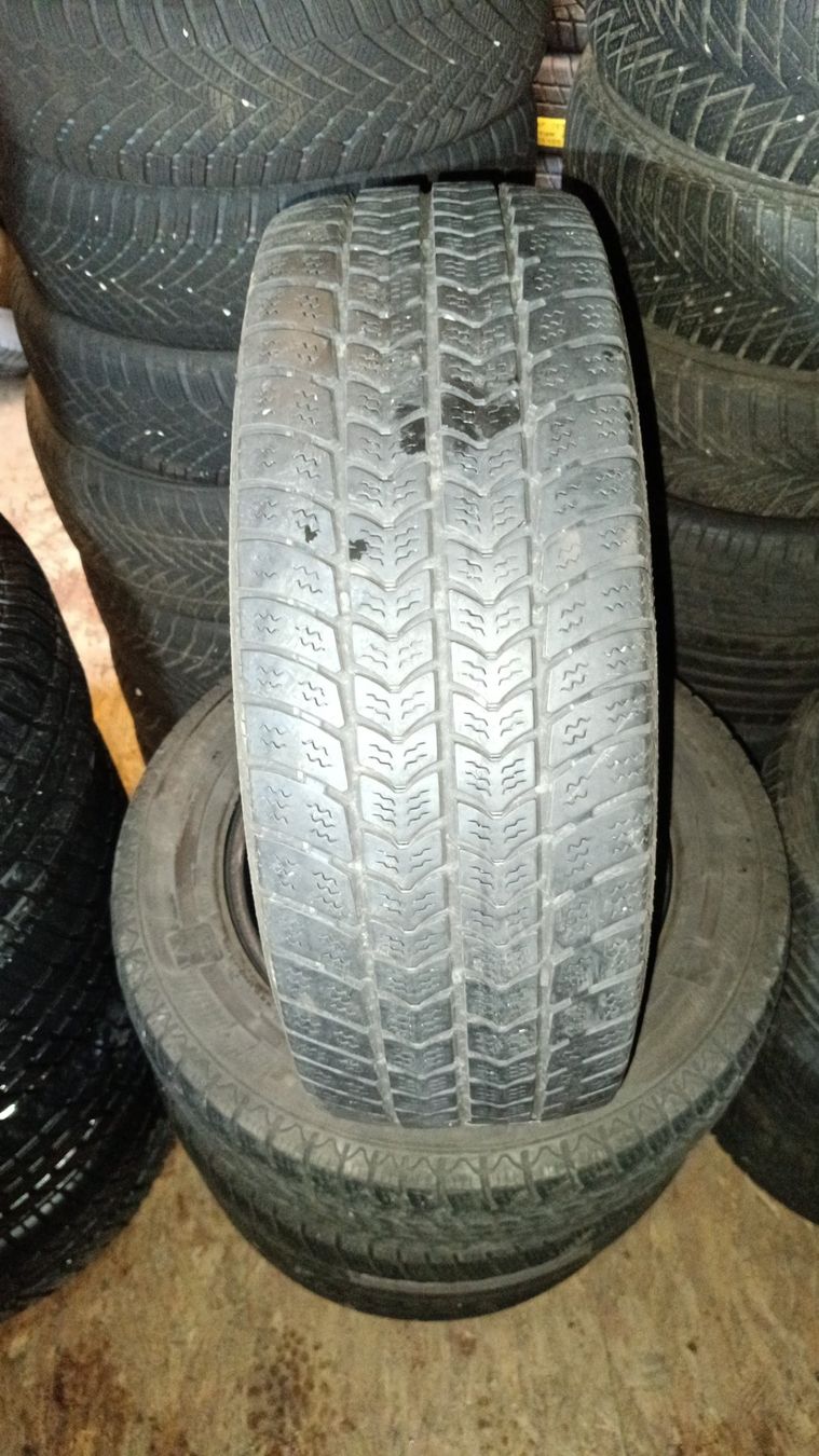 Pneumatici & Ruote complete: 2 Winterreifen Semperit 215/65 R16 C – Usato da Oensingen venduto da Mietemich24