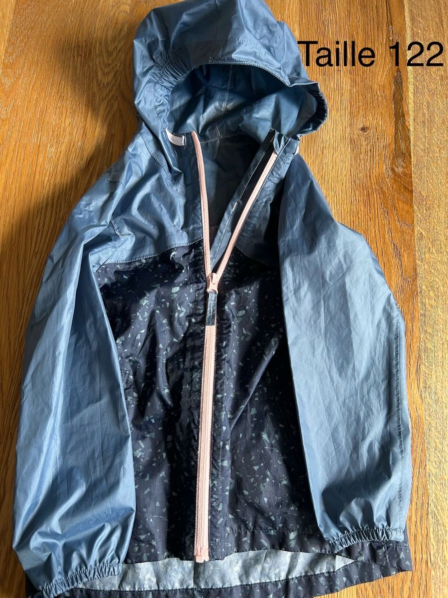 Giacche & Cappotti: Veste imperméable pour fille, taille 122 – Usato da Erlach venduto da ely-87