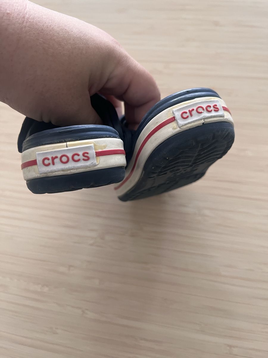 Crocs Scarpe da uomo: Crocs bleues enfant taille 23/24 – Usato da Cossonay-Ville venduto da Venusa09 2