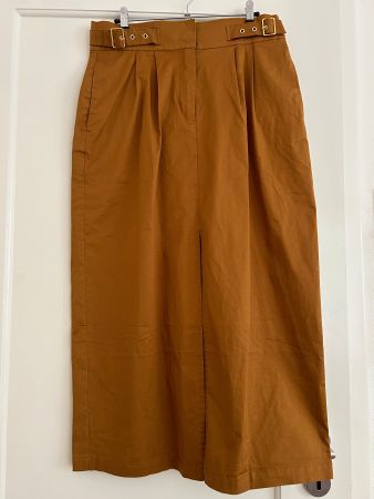 Klassischer brauner Rock 40/L