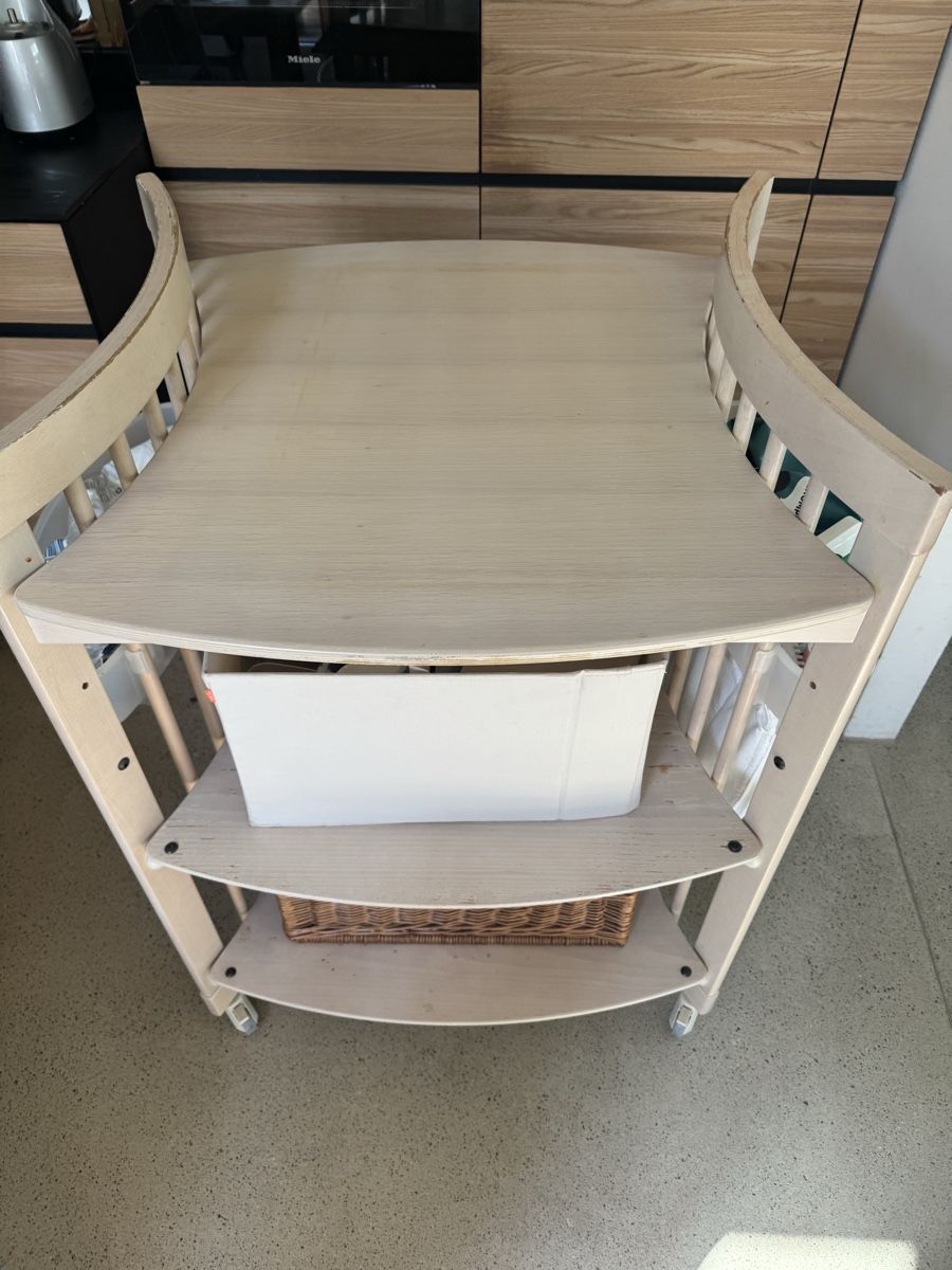 Stokke Fasciatoi & Accessori: Stokke light wooden changing Table with Storage – Usato da Zürich venduto da ezi_r7sq
