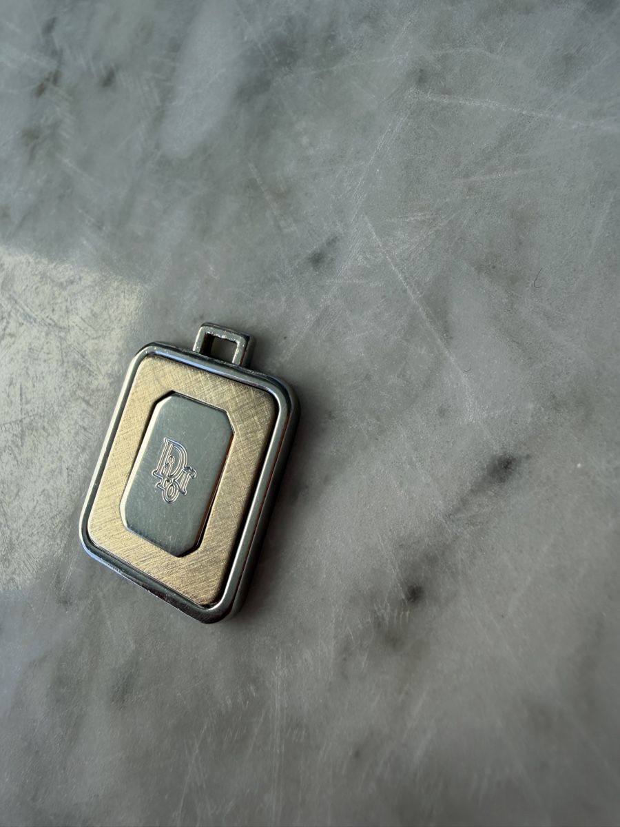 Dior Ciondoli: Pendentif vintage de Christian Dior – Usato da Cressier FR venduto da Kvito4ka 4