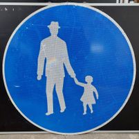 Schweizerisches Fussgängerschild