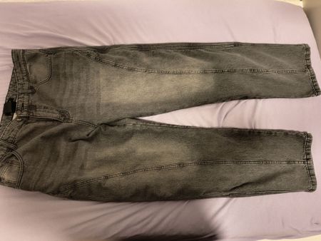 Armani Jeans Grau 36 – Neu & Ungetragen (nur anprobiert)