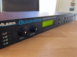 Alesis Quadraverb 19" Effekt inkl. Netzteil  leicht defekt