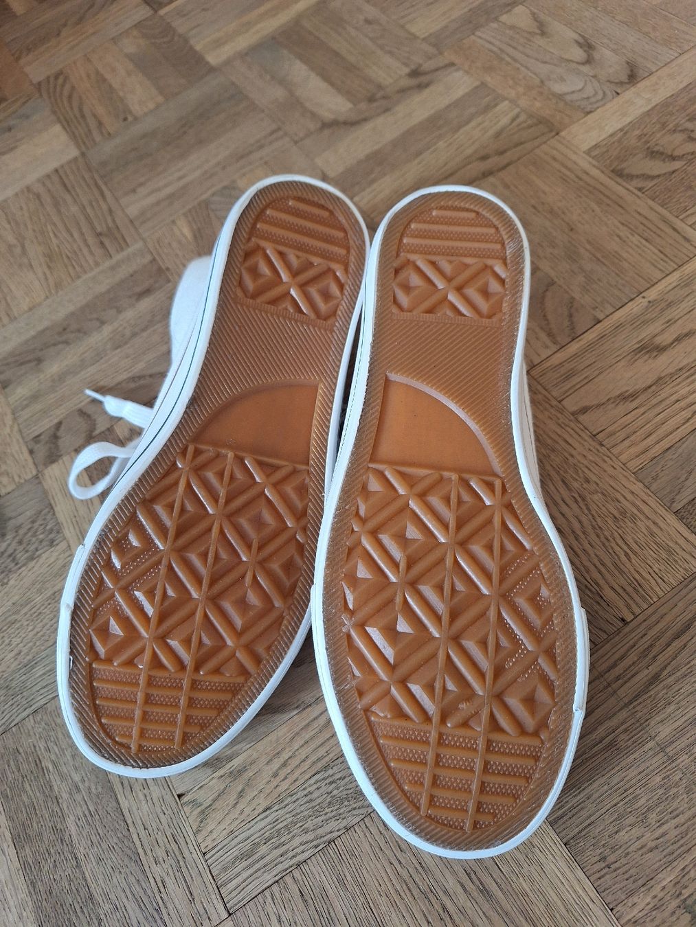 Herrenschuhe: Turnschuhe beige Chicorée Gr. 39 – Neu und originalverpackt aus Grenchen von Belinda0607 1