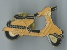 Placchette & Badge: Vespa Pin – Usato da Zürich venduto da t24_de
