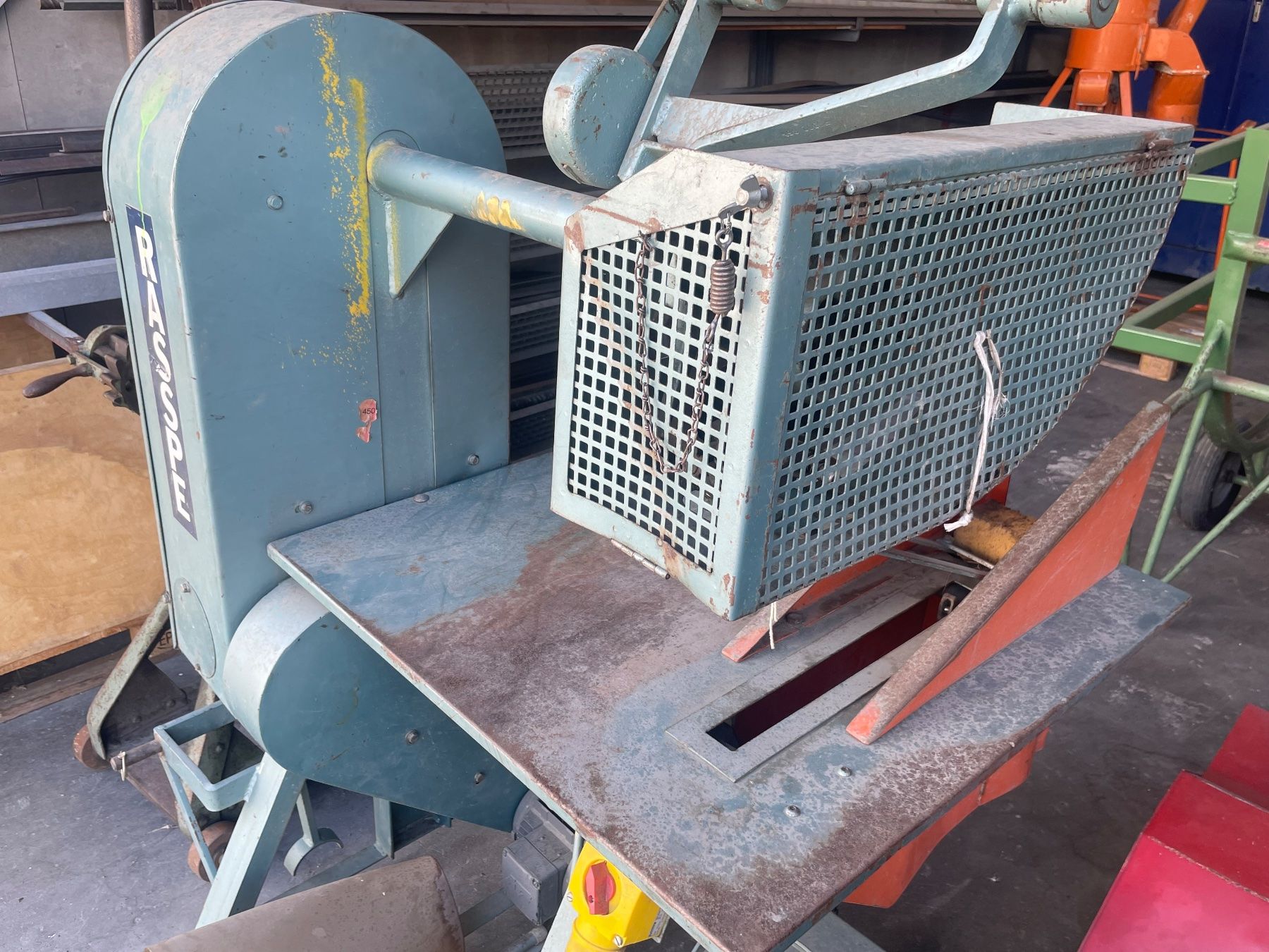 Machines à relier: Pflanzenbindemaschine – D'occasion à Cazis par JVA-Realta 2