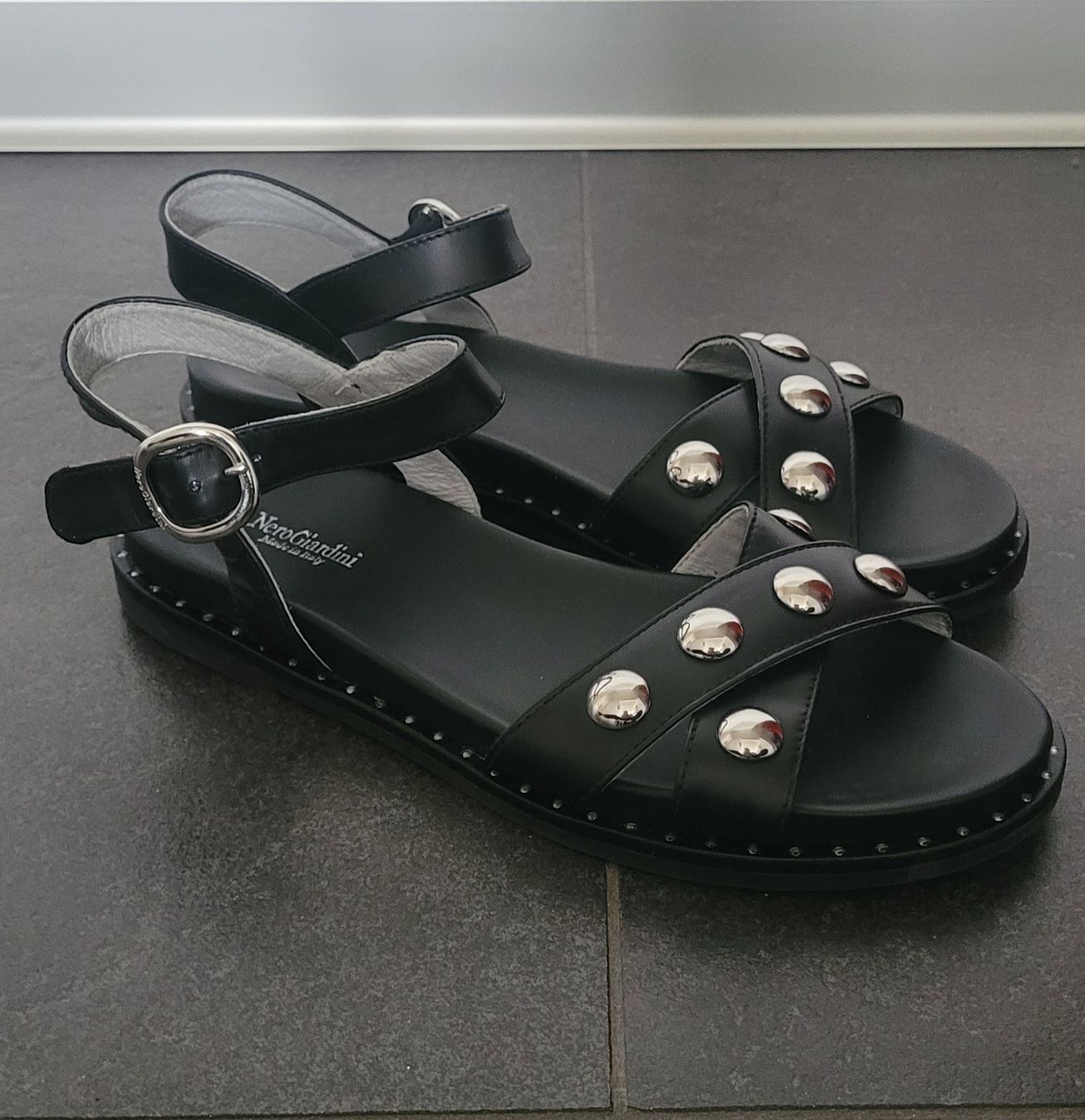 Scarpe da donna: Sandales en cuir Nero Giardini pointure 38 – Usato da Sion venduto da likaloba