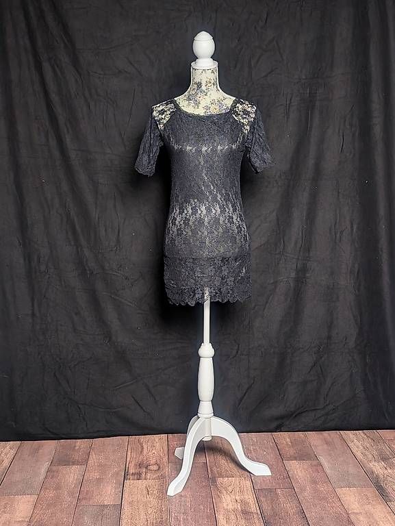 Vestiti: Schwarzes Spitzenkleid Gr. 36  figurbetont – Usato da Triesenberg venduto da JustAPhotographer 3