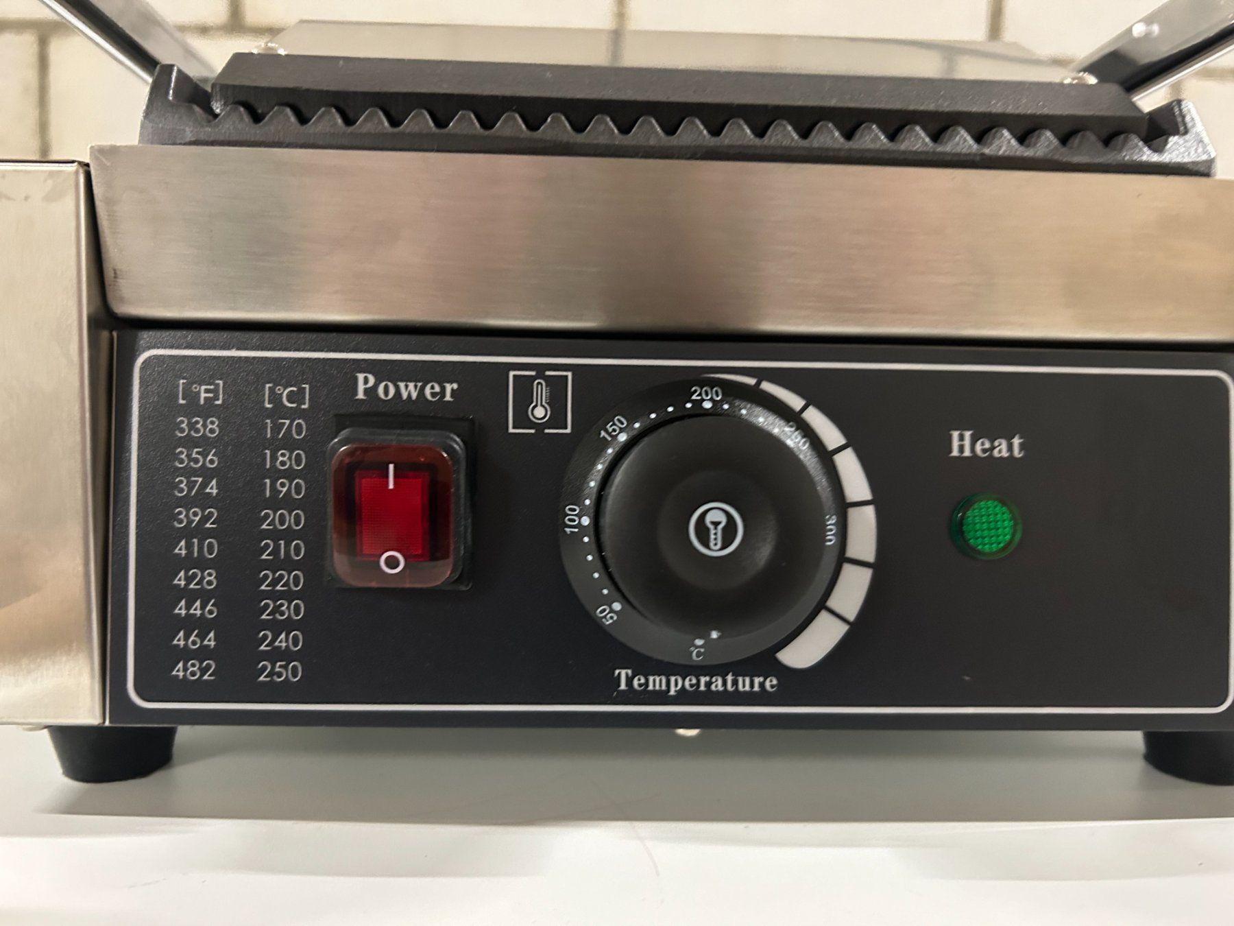 Appareils de cuisine: Kontakt Grill NEU mit Garantie – Neuf avec emballage d'origine à Hombrechtikon par SPS-Liquidationen 4