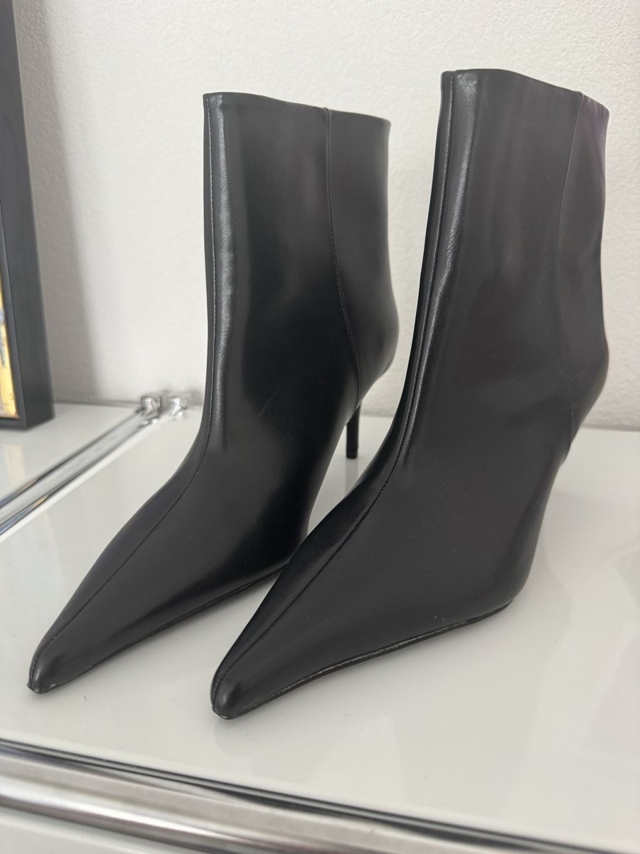 H&M Damenschuhe: Schwarze Stiefeletten, Gr. 38 – Neu (gemäss Beschreibung) aus Pfeffingen von Twoa