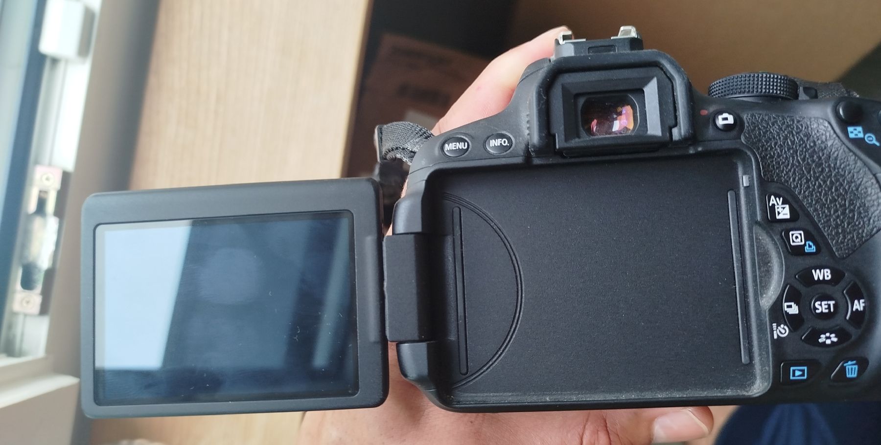 Canon Kamera: Canon EOS 700D Kit mit EF 35-135mm Objektiv – Gebraucht aus Rüti ZH von Groundunda 5