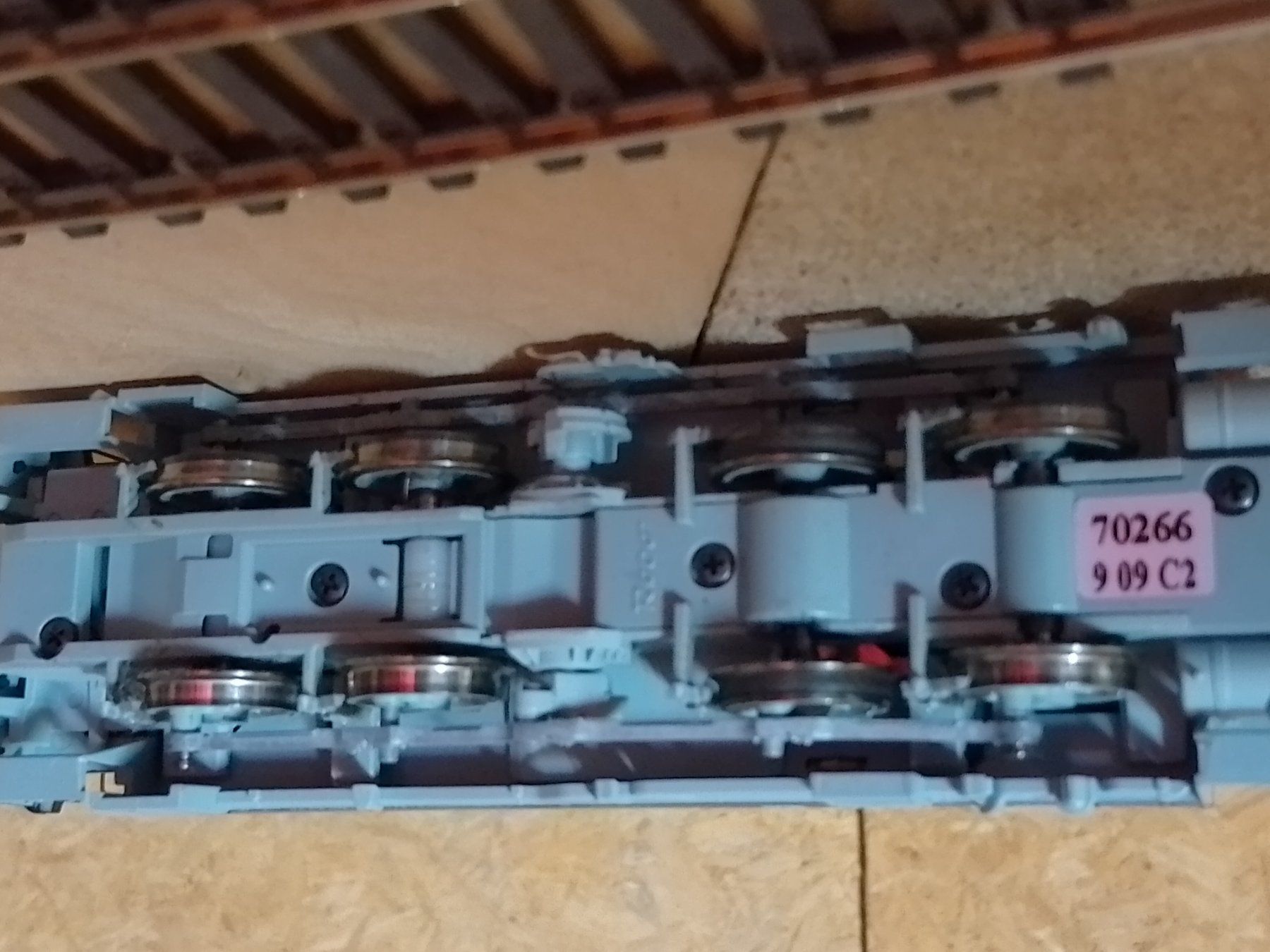 Roco Modelleisenbahnen: Roco DR V60 H0 DC mit Sound – Gebraucht aus Herrenschwanden von Kaethinti 7