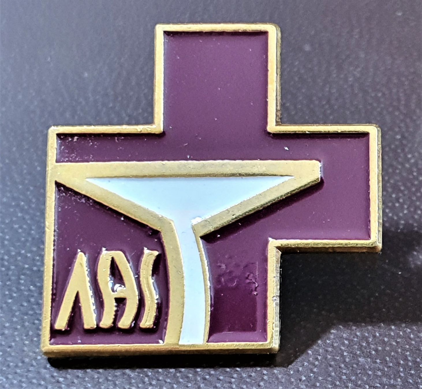 Placchette & Badge: Q930 - Pin Religion Kirche - Kreuz AAS? – Usato da Reinach BL venduto da Boston-Verkauf
