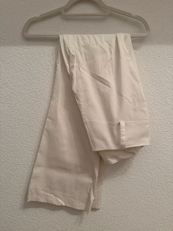 Weisse Stoffhose