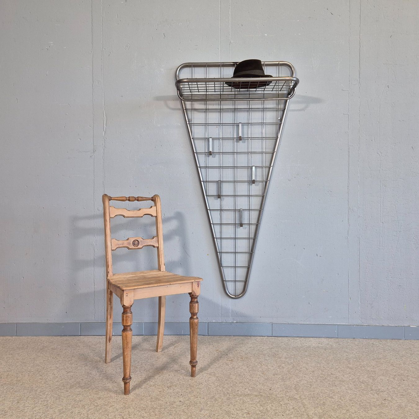 Guardaroba: Industriedesign Wandgarderobe Garderobe Hutablage – Usato da Nottwil venduto da Wondewa-Shop