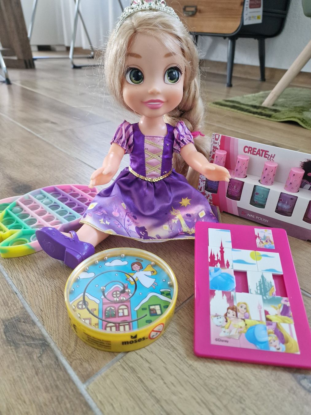Bambole: Wunderschöne Puppe, Nagellack und diverses – Usato da Knonau venduto da liebenic01