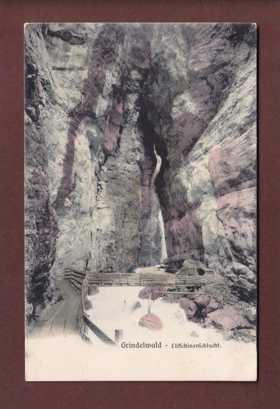 Cartoline postali: Grindelwald - LÜTSCHINENSCHLUCHT – Usato da Pully venduto da nicecards