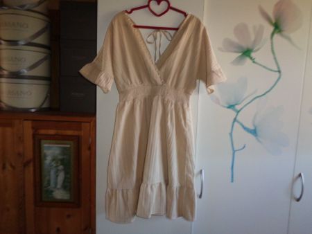 *** Kleid mit Perlen Verzierung *** / Neu