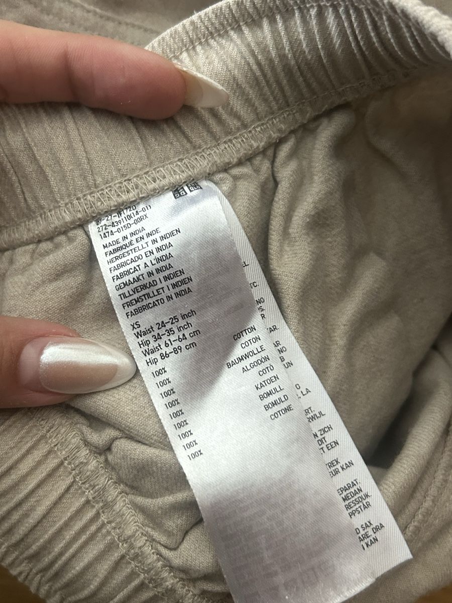 Hosen: Uniqlo Stoffhose – Gebraucht aus Basel von alinee_sophiee 1