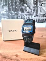 Neue Casio F105W – ungetragen / mit blauen Stahlarmband