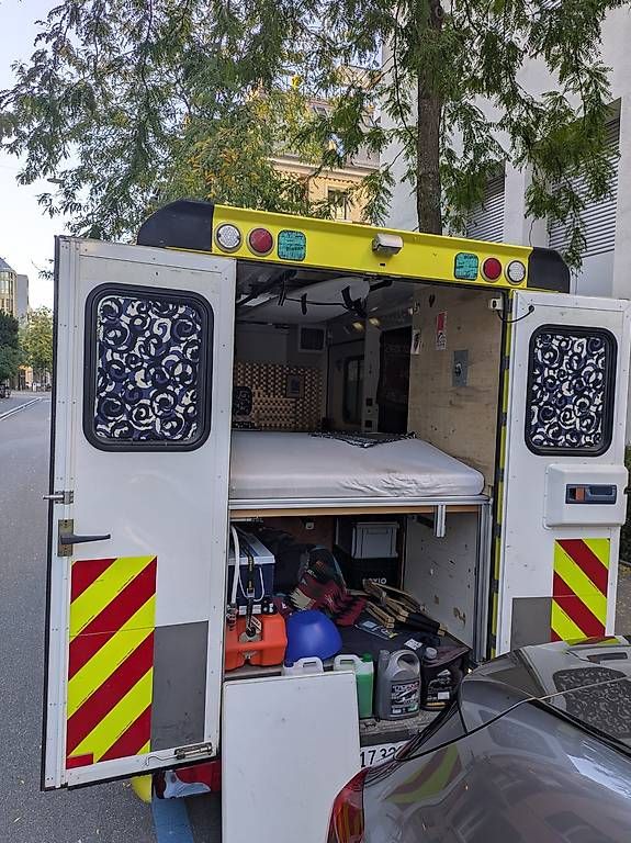 Mercedes-Benz Nutzfahrzeuge: Krankenwagen Wohnmobil – Gebraucht aus Zürich von diederent 1
