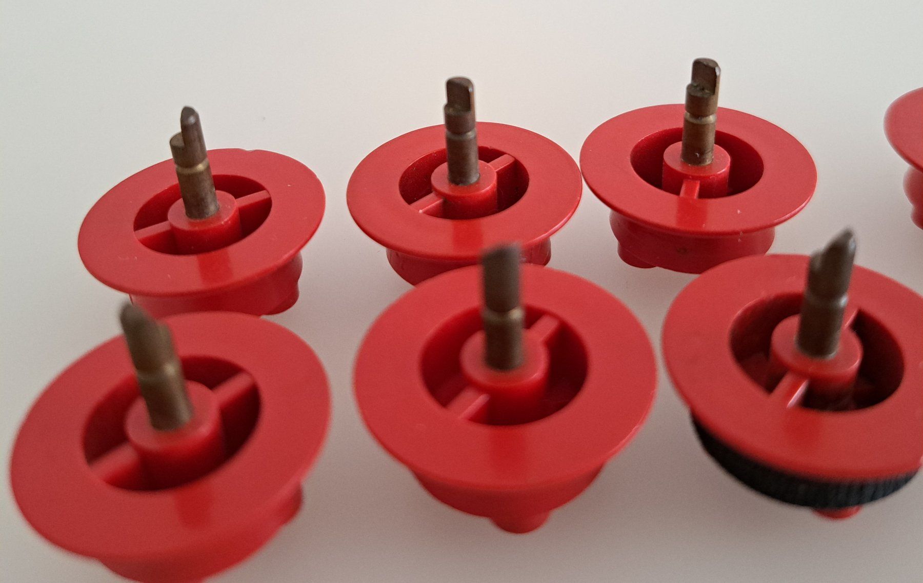 Lego Giocattoli: 10x Lego Räder mit Achsen rot, 3x mit Gummiband – Usato da Langendorf venduto da thesi246 2