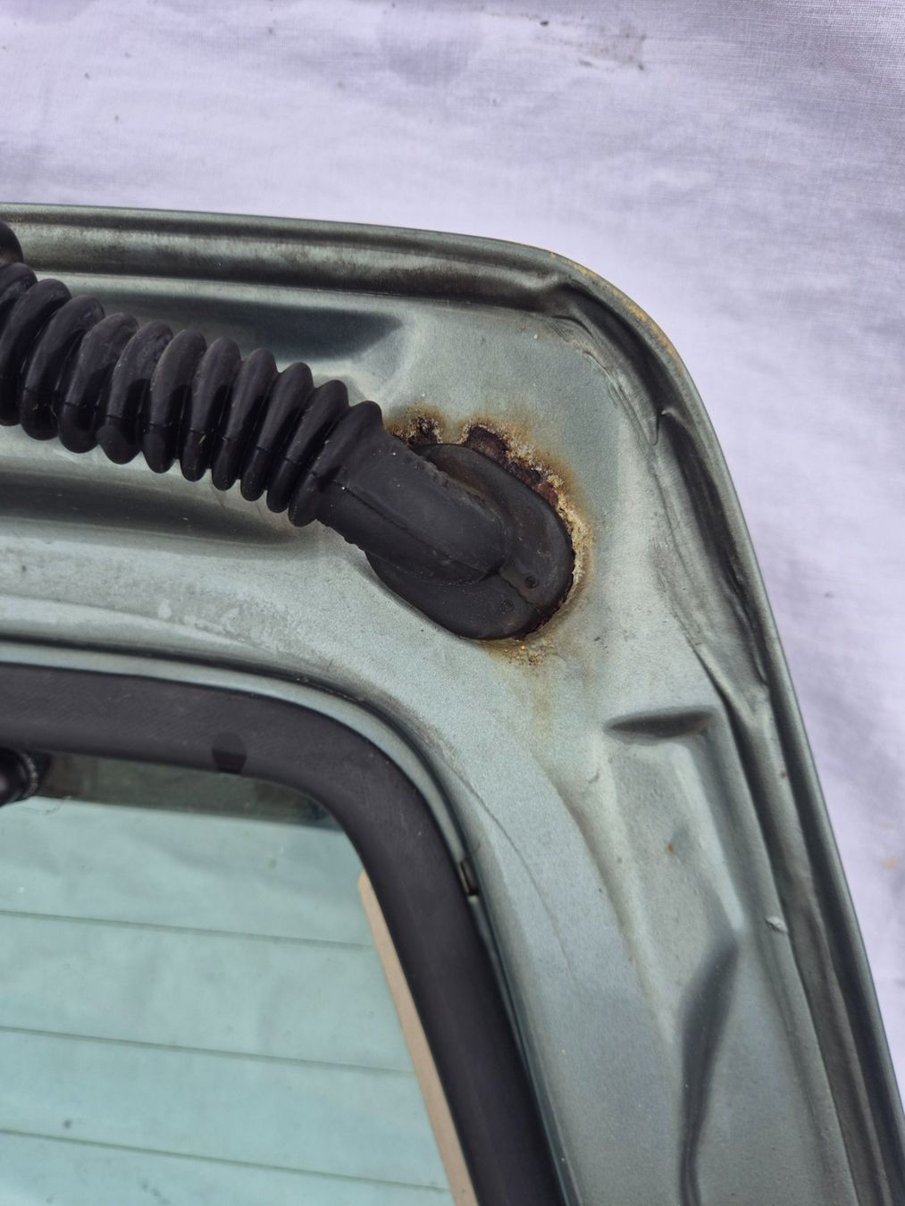 VW Tutti pezzi di ricambio auto: VW Golf 2 GTI Heckklappe Original – Usato da Bremgarten AG venduto da Osella5 9