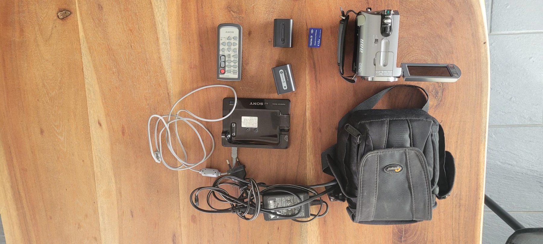 Sony Videocamere: Sony Handycam DCR-SR62 – Usato da Weesen venduto da peteroswald