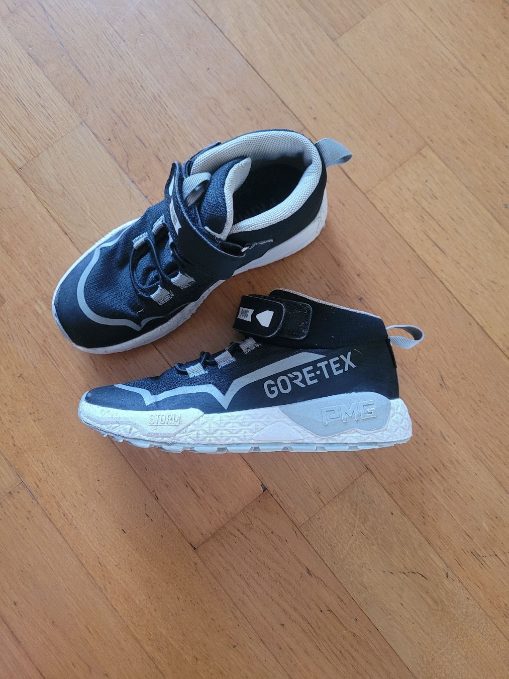 Scarpe per ragazzi: Goretex Turnschuhe Gr 31 – Usato da Thun venduto da Schokobanane