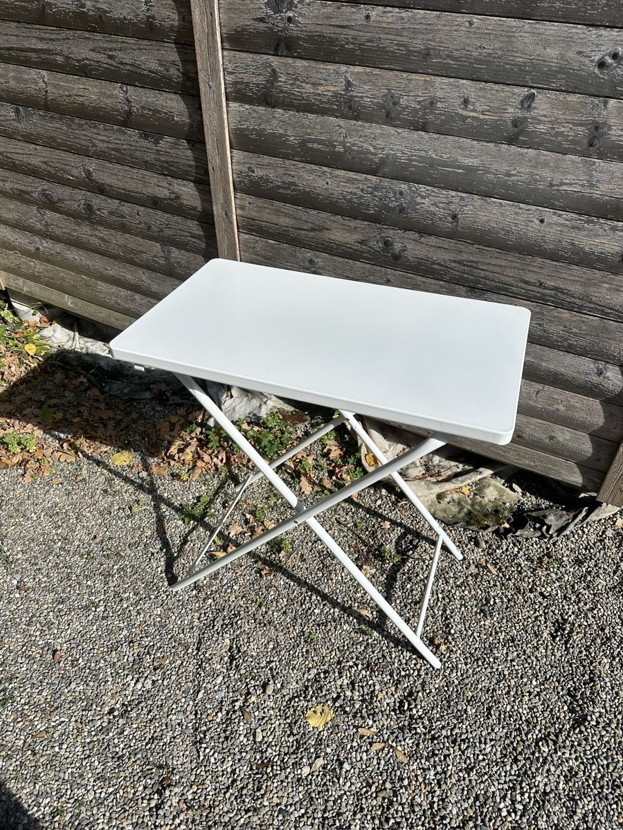 Tables: Metall Klapptischli – D'occasion à Zollikerberg par mic_6stb