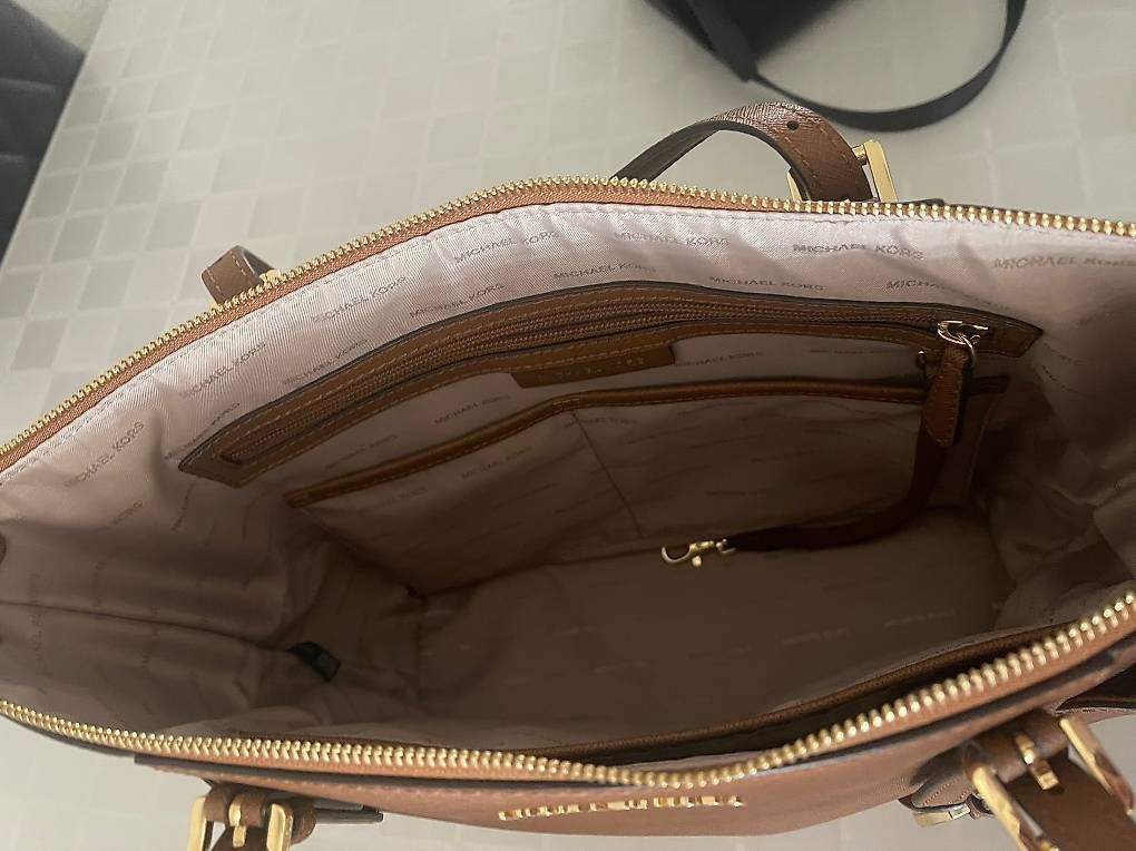 Taschen für Damen: Michael Kors Tasche – Gebraucht aus Winterthur von lum_nk7g 1