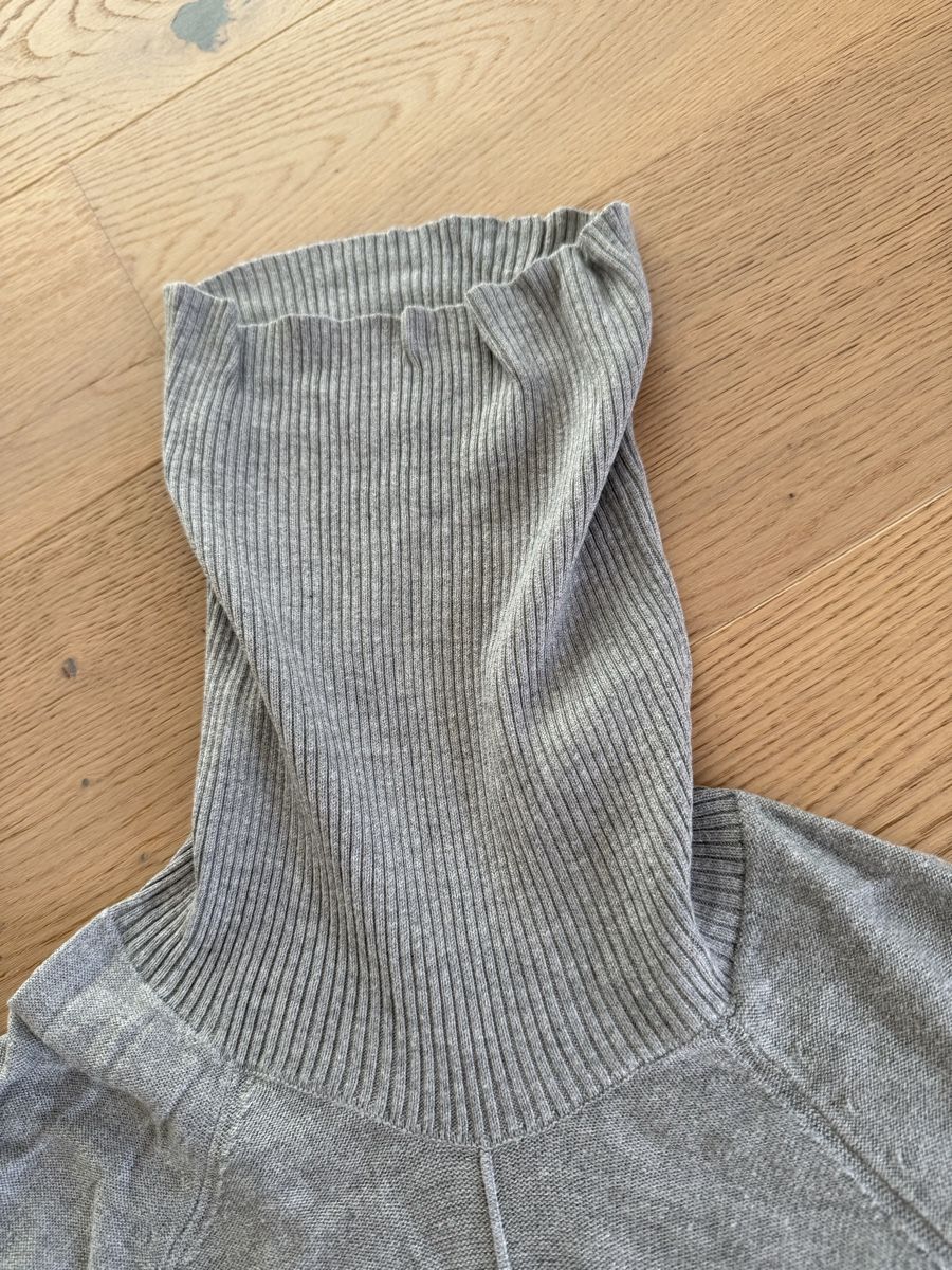 Pullover & Sweatshirts: Bianca Strickpullover, Rollkragen, Fransen, Grau, Top – Gebraucht aus Richterswil von KAYLEIGH_77 1