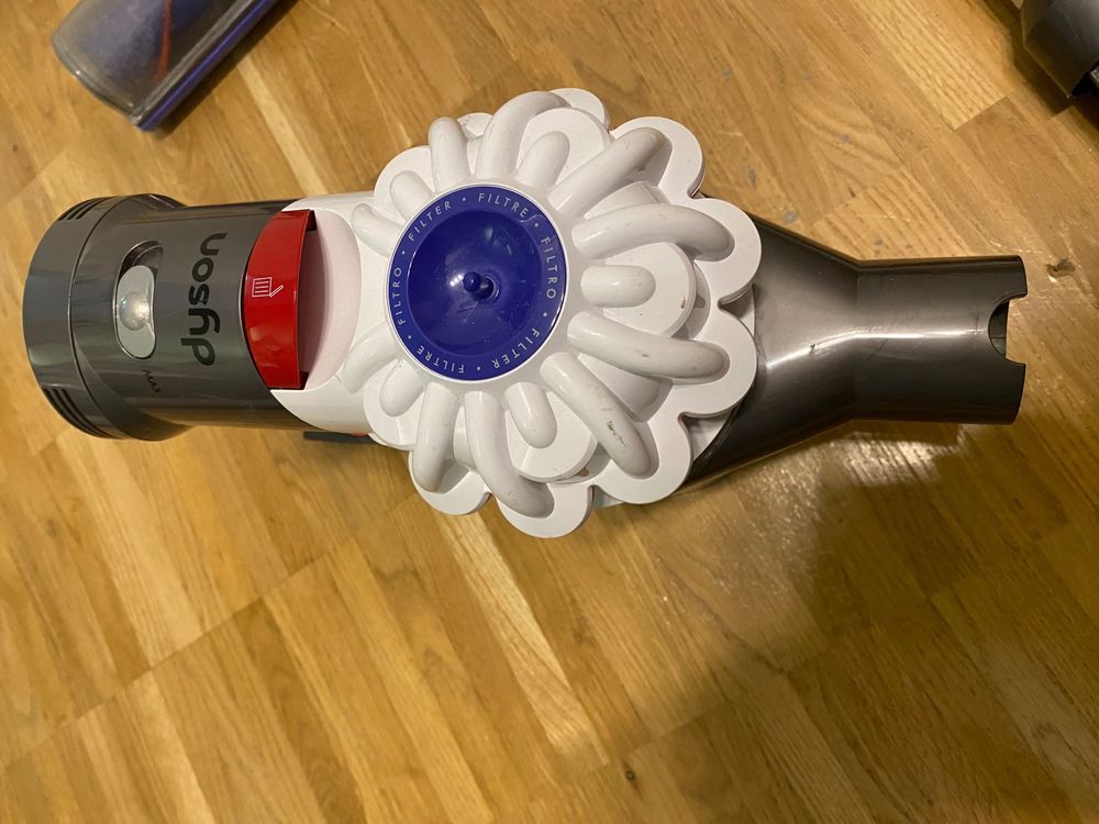 Dyson V7 cord-free / Staubsauger | Kaufen auf Ricardo
