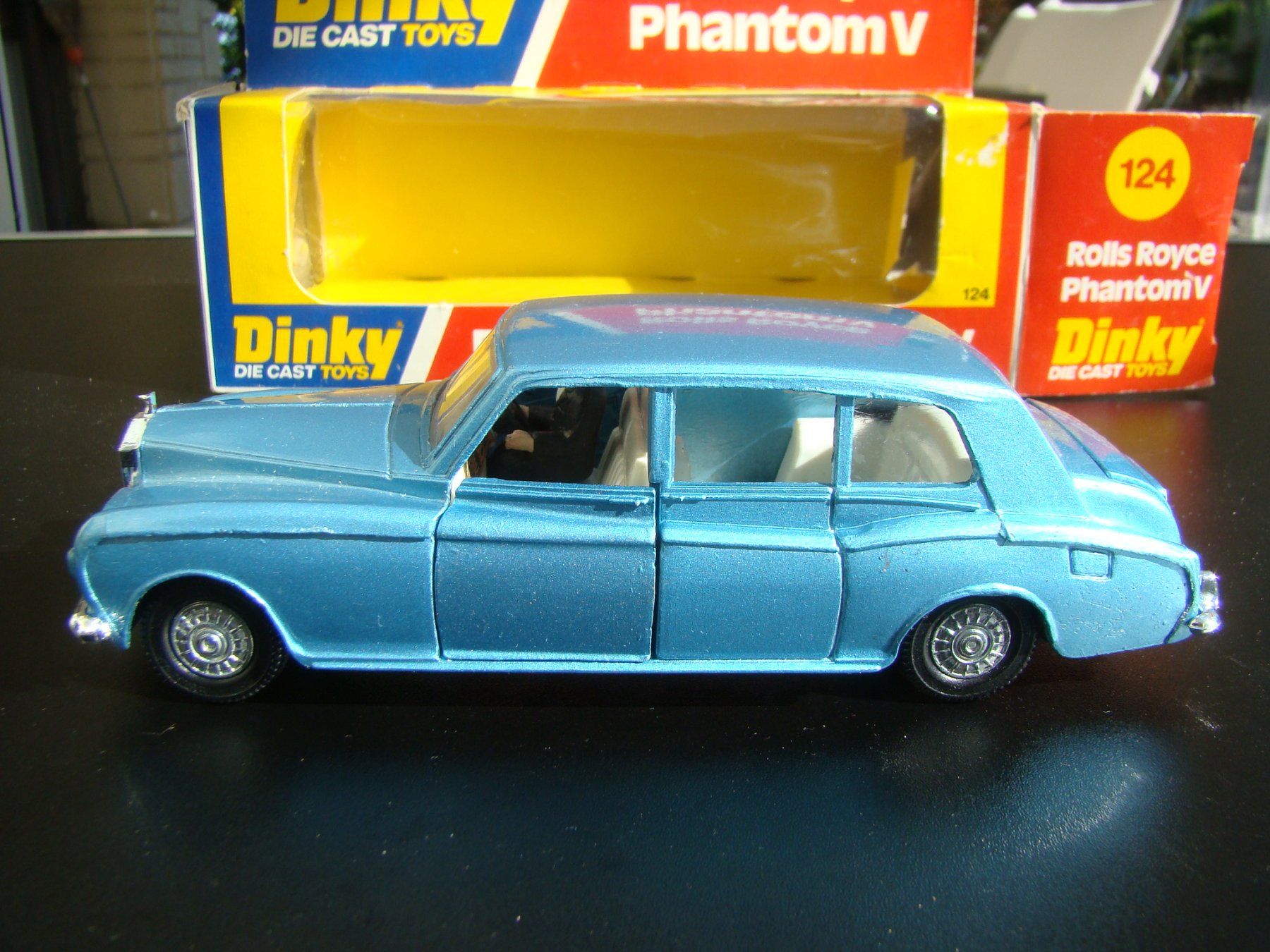 Dinky Toys Modellautos: Dinky Rolls Royce Phantom V hellblau Nr 124 schön selten box – Gebraucht aus Walzenhausen von Vanquish711 5
