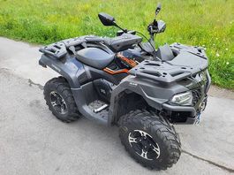 Quad mit Schneepflug Vorführ