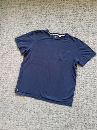 T-shirt Lacoste bleu marine taille M avec poche bon état