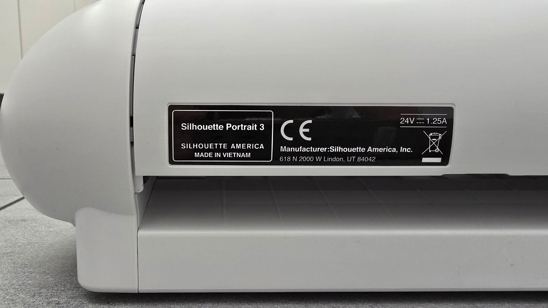Alle Maschinen: Silhouette Portrait 3 – Schneideplotter – Gebraucht aus Zürich von michnus18 1