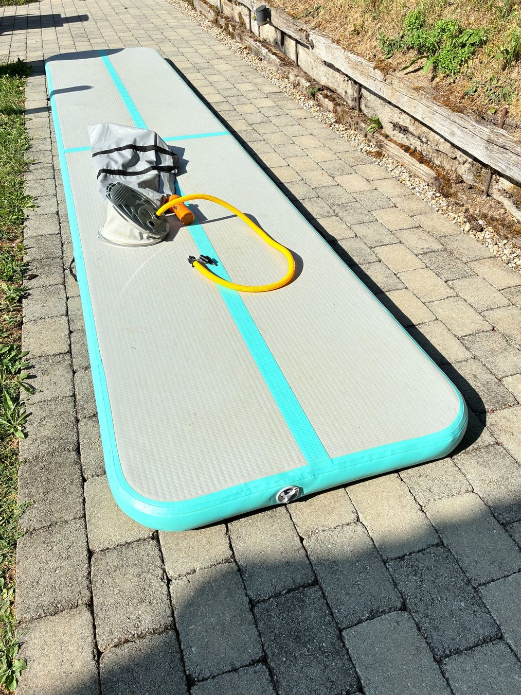 Bodenmatten: Luftmatratze Turnmatte Sportmatte aufblasbar gebraucht – Gebraucht aus Landiswil von mabalo 3