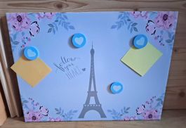 Magnettafel mit Eiffelturm-Motiv und floralen Elementen